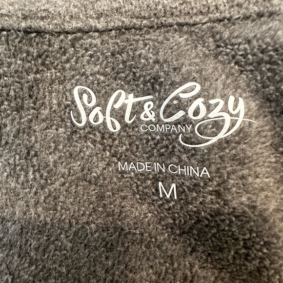 Soft and Cozy. Black and gray duster , extremely soft material, fine flannel. - Picture 7 of 9